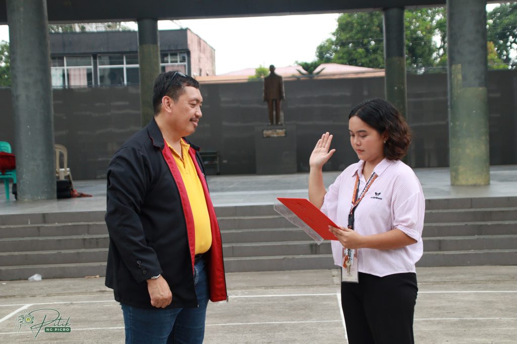 Editorial Staff of Breakthrough Assumes Duties in Oath-Taking Ceremony